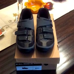 New in box Pearl Izumi cycling shoes